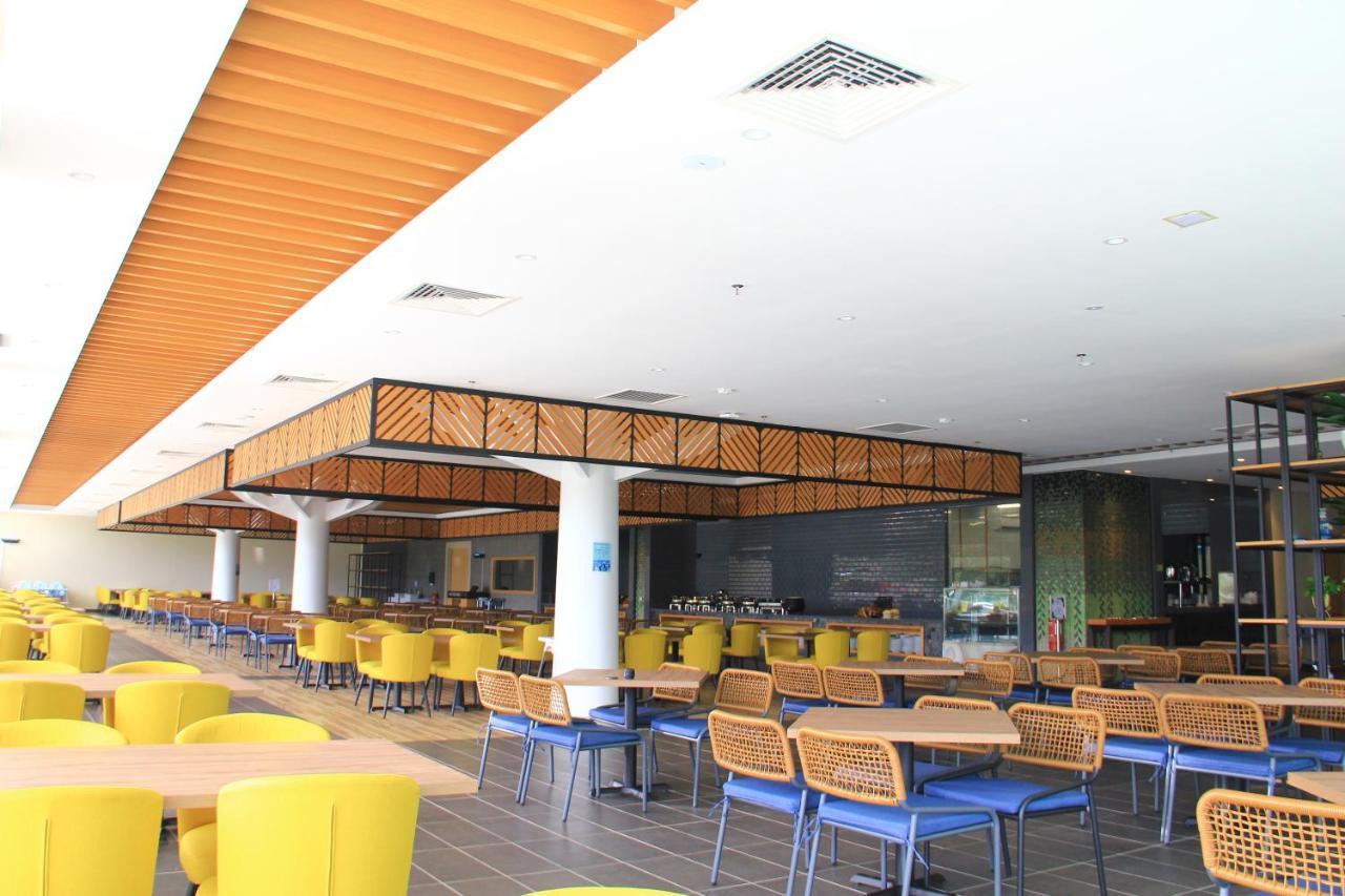 Amverton Cove Golf & Island Resort Banting  Exterior photo